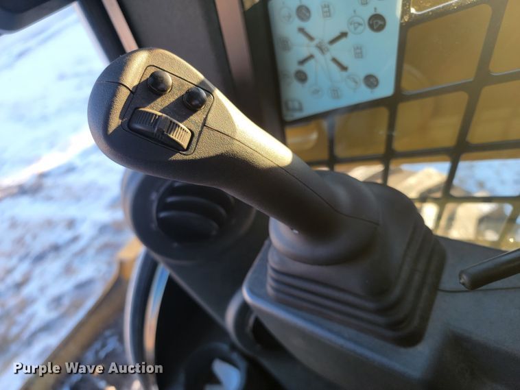 image for item ME9671 2021 Caterpillar 242D3  skid steer loader