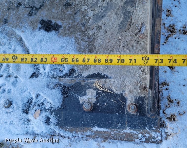 image for item ME9671 2021 Caterpillar 242D3  skid steer loader