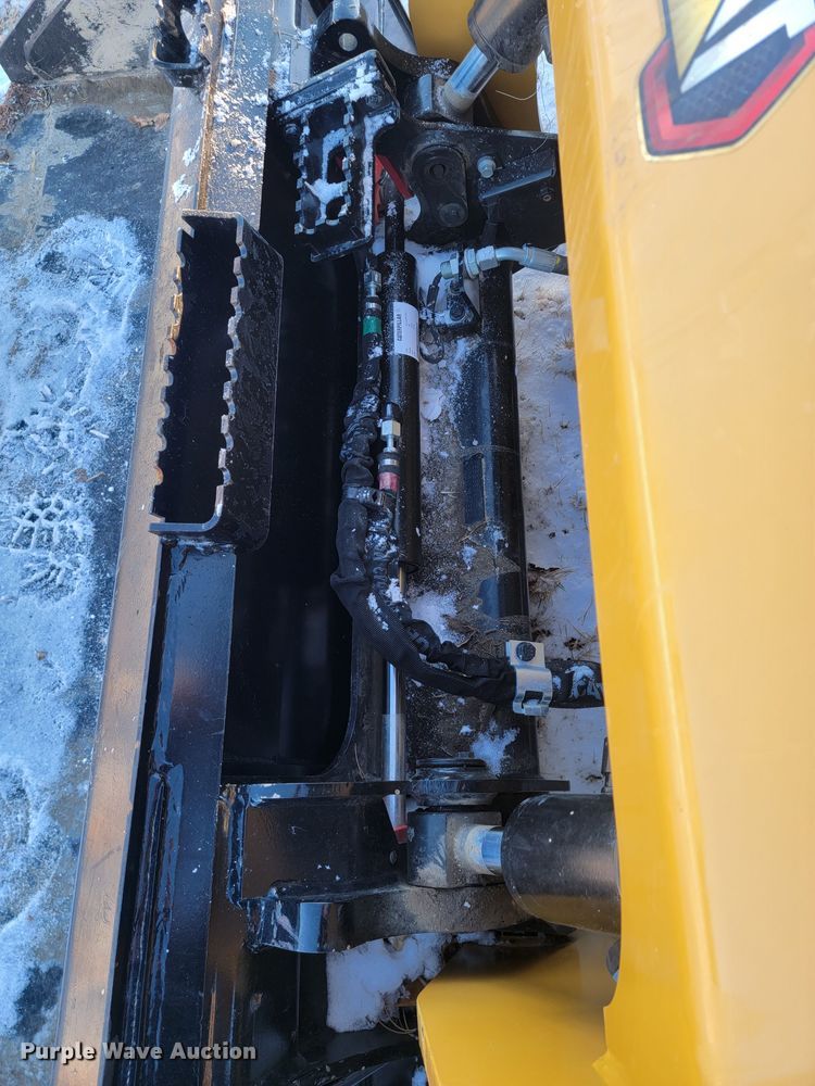 image for item ME9671 2021 Caterpillar 242D3  skid steer loader