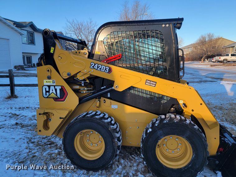 image for item ME9671 2021 Caterpillar 242D3  skid steer loader
