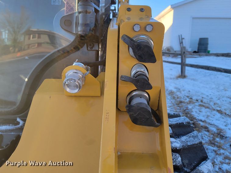 image for item ME9671 2021 Caterpillar 242D3  skid steer loader