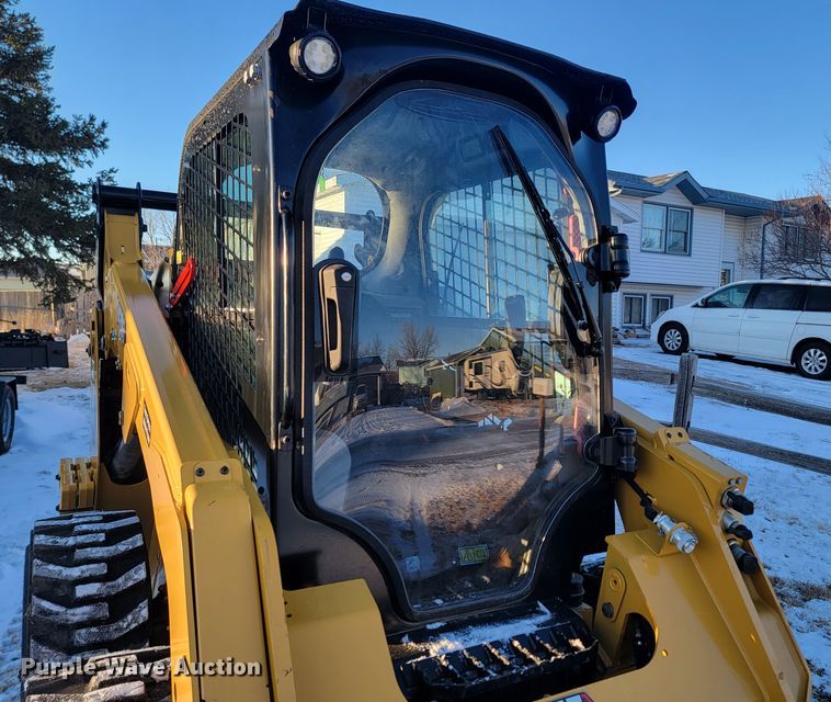 image for item ME9671 2021 Caterpillar 242D3  skid steer loader