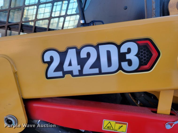 image for item ME9671 2021 Caterpillar 242D3  skid steer loader