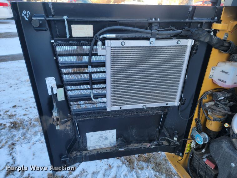 image for item ME9671 2021 Caterpillar 242D3  skid steer loader