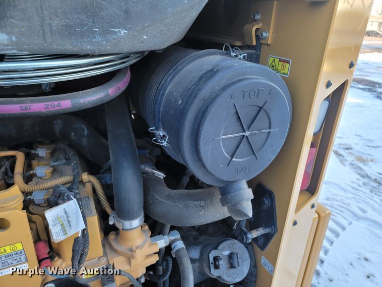 image for item ME9671 2021 Caterpillar 242D3  skid steer loader