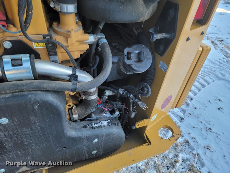 image for item ME9671 2021 Caterpillar 242D3  skid steer loader