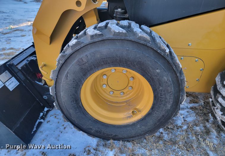 image for item ME9671 2021 Caterpillar 242D3  skid steer loader