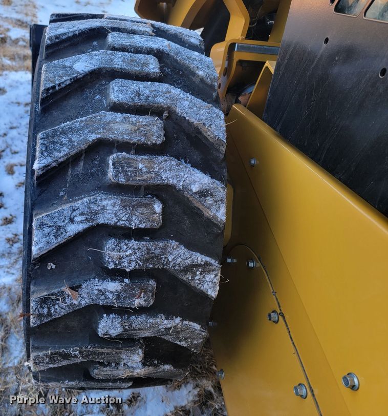 image for item ME9671 2021 Caterpillar 242D3  skid steer loader