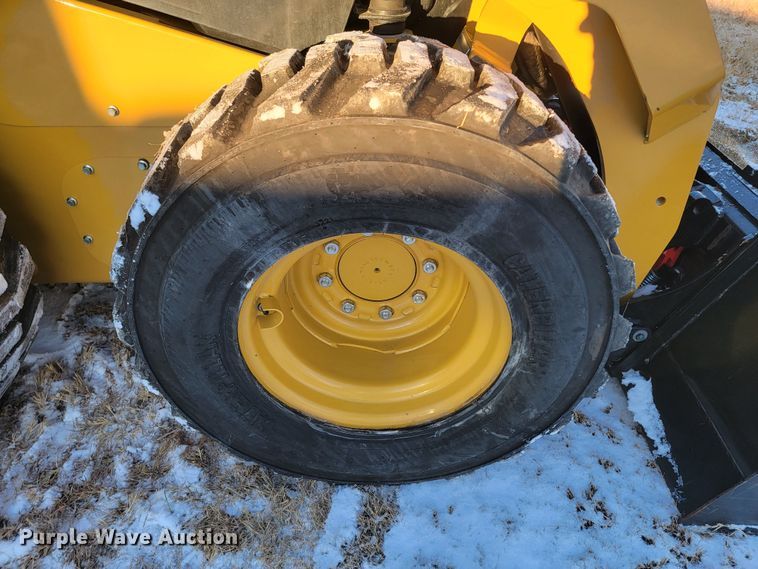 image for item ME9671 2021 Caterpillar 242D3  skid steer loader