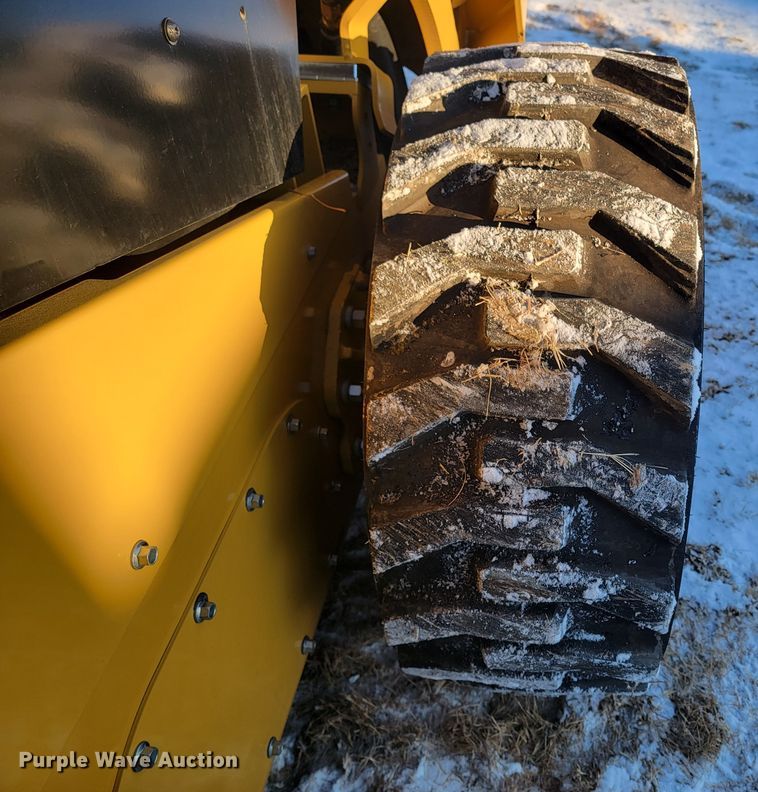 image for item ME9671 2021 Caterpillar 242D3  skid steer loader