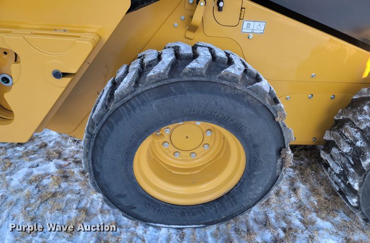 image for item ME9671 2021 Caterpillar 242D3  skid steer loader