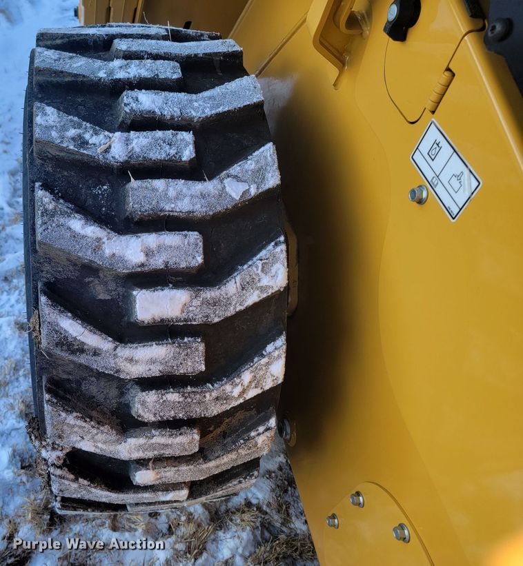 image for item ME9671 2021 Caterpillar 242D3  skid steer loader