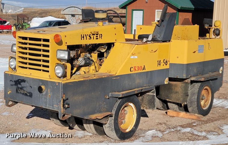 image for item ME9674 Hyster C530A  pneumatic roller