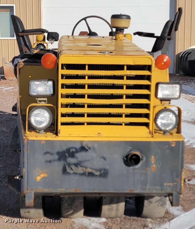 image for item ME9674 Hyster C530A  pneumatic roller