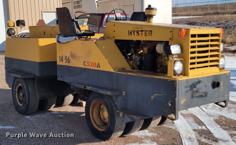 image for item ME9674 Hyster C530A  pneumatic roller