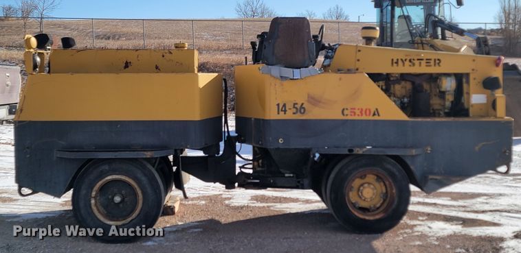 image for item ME9674 Hyster C530A  pneumatic roller