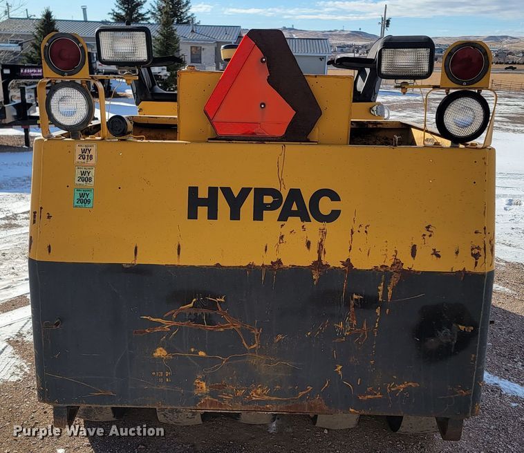 image for item ME9674 Hyster C530A  pneumatic roller