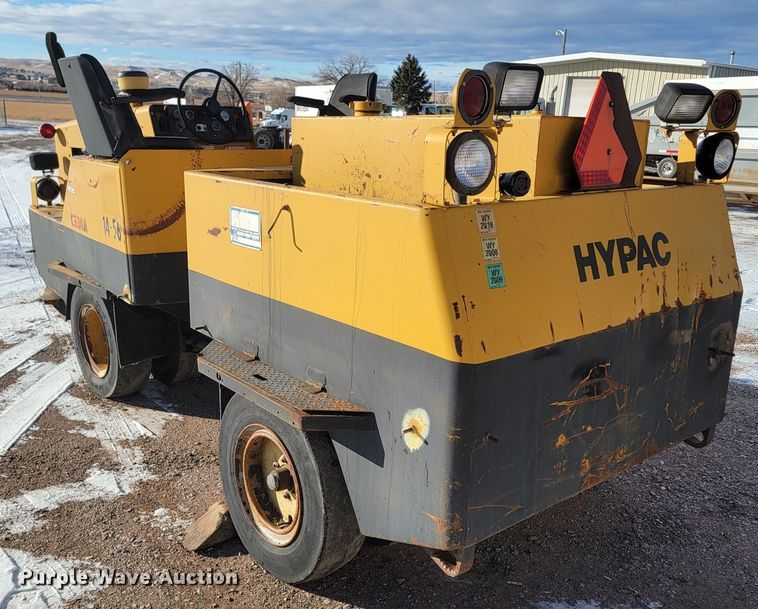 image for item ME9674 Hyster C530A  pneumatic roller