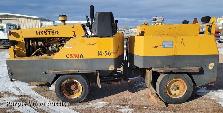 image for item ME9674 Hyster C530A  pneumatic roller