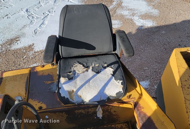 image for item ME9674 Hyster C530A  pneumatic roller