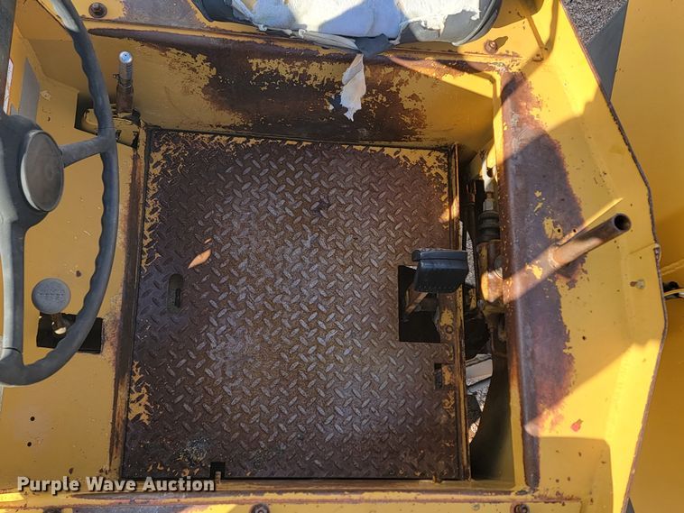 image for item ME9674 Hyster C530A  pneumatic roller