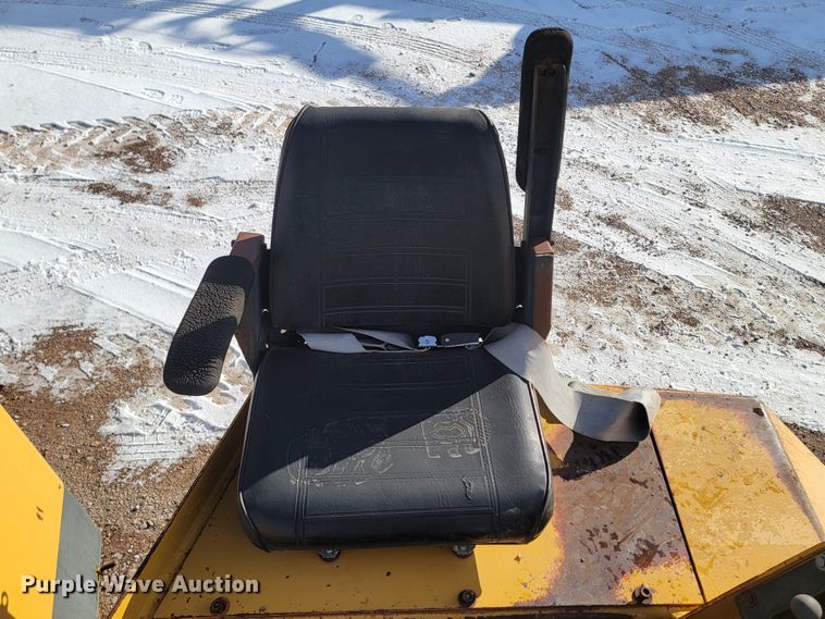 image for item ME9674 Hyster C530A  pneumatic roller