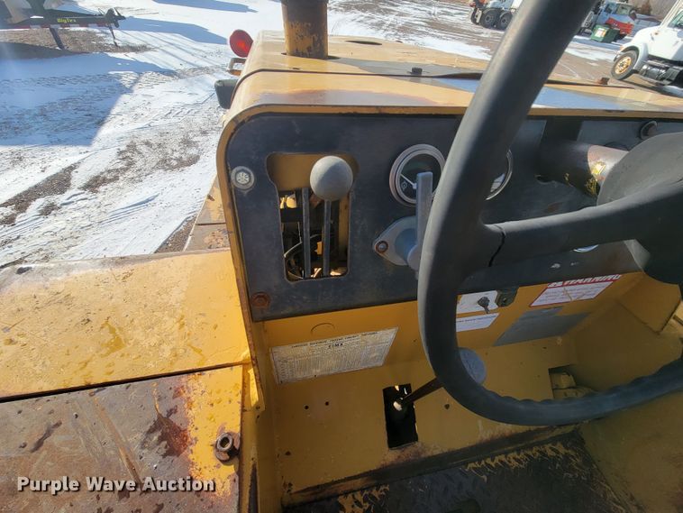 image for item ME9674 Hyster C530A  pneumatic roller