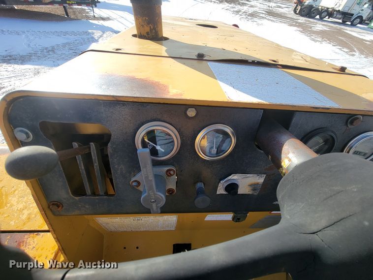 image for item ME9674 Hyster C530A  pneumatic roller