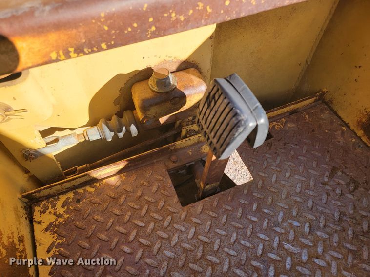 image for item ME9674 Hyster C530A  pneumatic roller