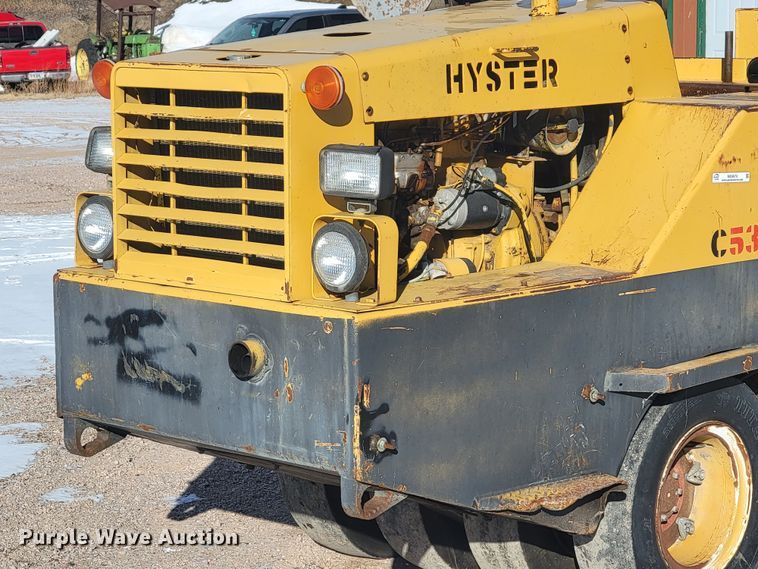 image for item ME9674 Hyster C530A  pneumatic roller