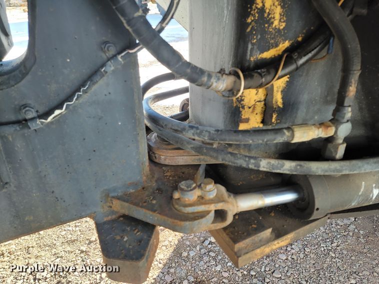 image for item ME9674 Hyster C530A  pneumatic roller