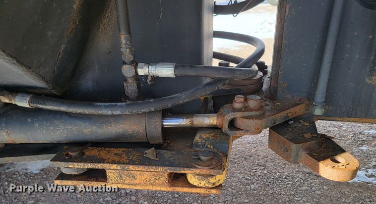 image for item ME9674 Hyster C530A  pneumatic roller