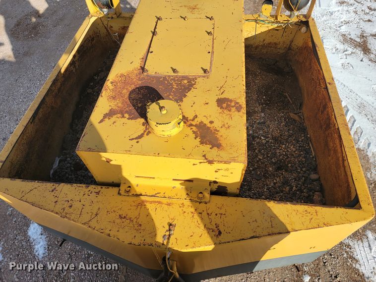 image for item ME9674 Hyster C530A  pneumatic roller