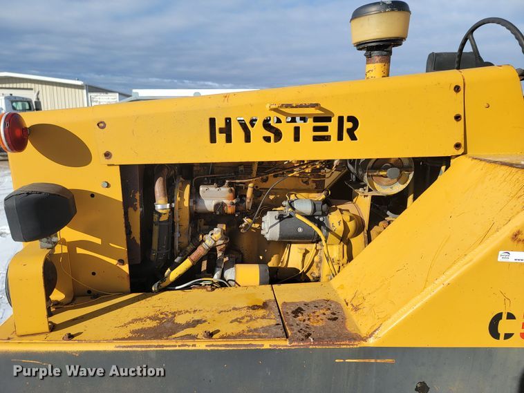 image for item ME9674 Hyster C530A  pneumatic roller