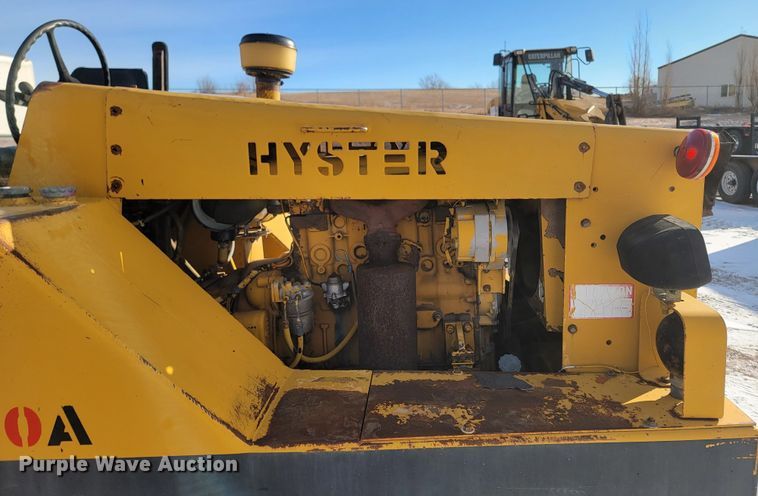 image for item ME9674 Hyster C530A  pneumatic roller