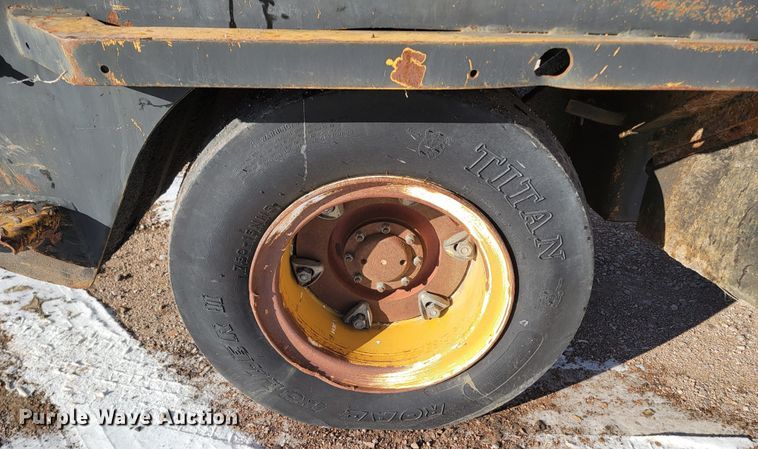 image for item ME9674 Hyster C530A  pneumatic roller