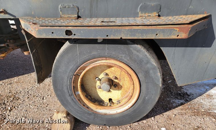 image for item ME9674 Hyster C530A  pneumatic roller