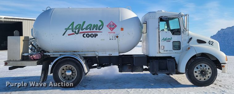 image for item ME9678 2001 Kenworth T300  propane delivery truck