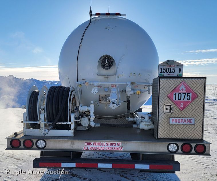 image for item ME9678 2001 Kenworth T300  propane delivery truck