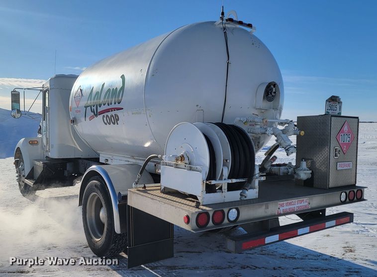 image for item ME9678 2001 Kenworth T300  propane delivery truck