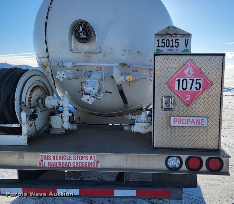 image for item ME9678 2001 Kenworth T300  propane delivery truck