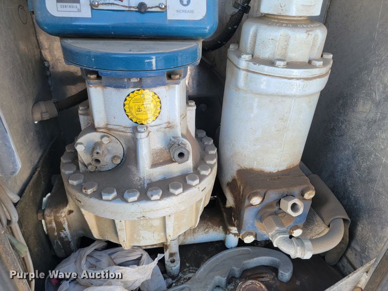 image for item ME9678 2001 Kenworth T300  propane delivery truck