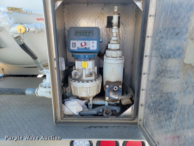 image for item ME9678 2001 Kenworth T300  propane delivery truck