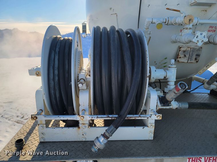 image for item ME9678 2001 Kenworth T300  propane delivery truck