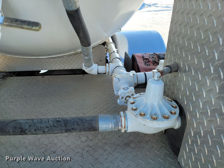 image for item ME9678 2001 Kenworth T300  propane delivery truck