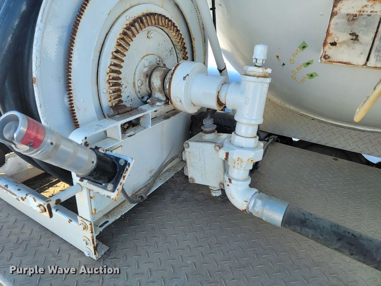 image for item ME9678 2001 Kenworth T300  propane delivery truck