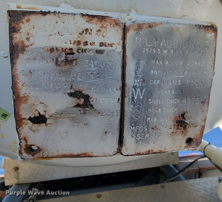 image for item ME9678 2001 Kenworth T300  propane delivery truck