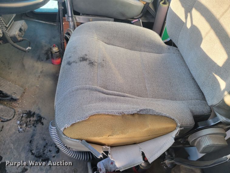 image for item ME9678 2001 Kenworth T300  propane delivery truck