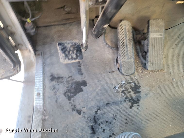 image for item ME9678 2001 Kenworth T300  propane delivery truck