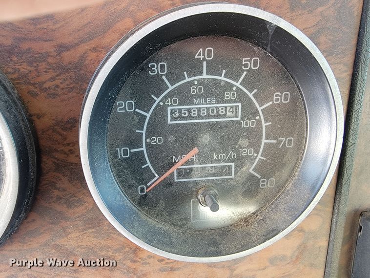 image for item ME9678 2001 Kenworth T300  propane delivery truck